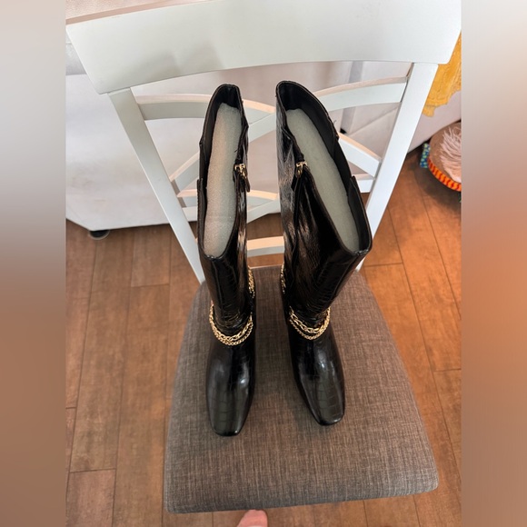 New Women’s black high heel boots with gold chains, size 9 - Picture 3 of 6